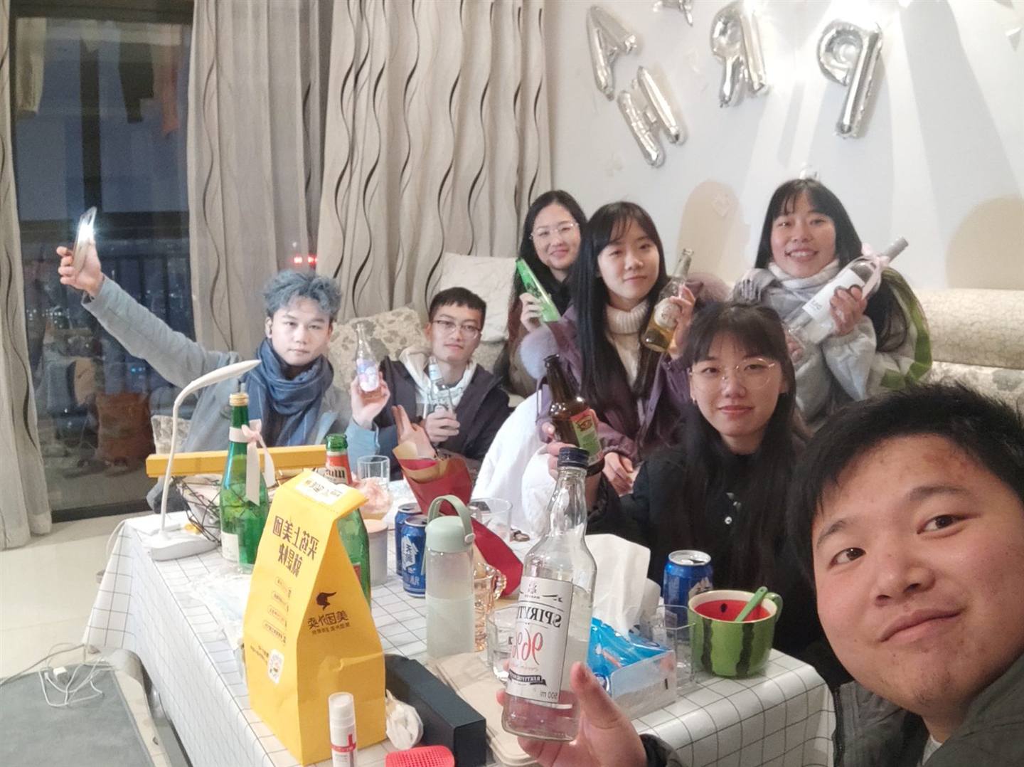 和朋友们在一起